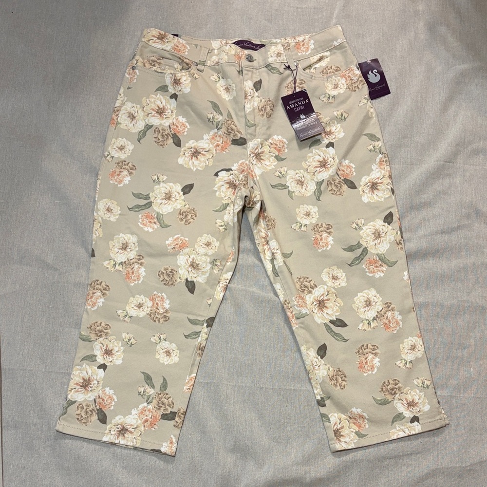 Gloria Vanderbilt Amanda Floral Capris - Beige and Cream size 14‎ NWT